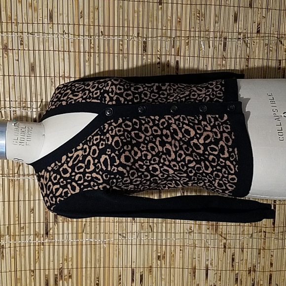 Obey Brown n Black Animal Print Sweater Women's Size Small - Picture 4 of 6
